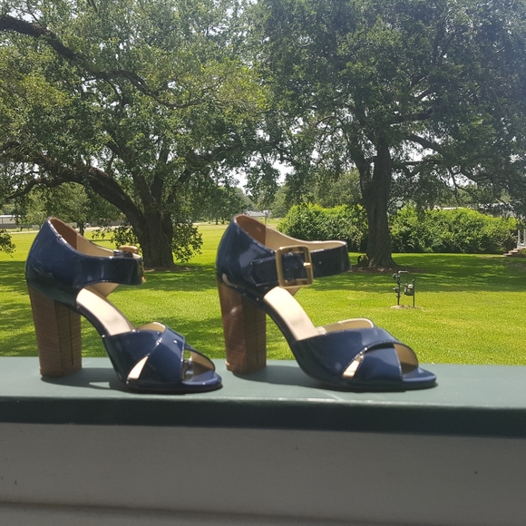 Dee Keller patent navy pumps - Picture 10 of 13